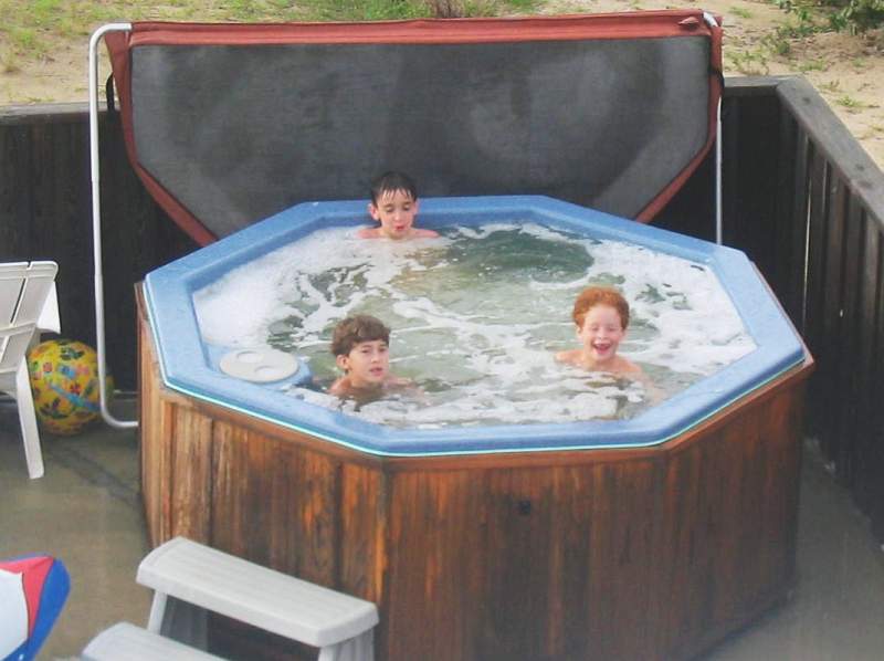 Boyz in da tub.JPG
